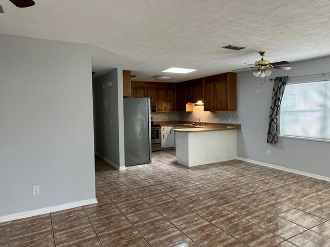 Building Photo - 6213 Sunset Ave
