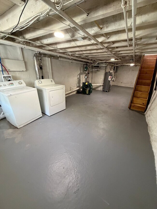 Building Photo - Move-In Ready 3BR/1BA South Philly Rowhome with In-Unit Laundry — 2 or 3BR Housing Choice Voucher...