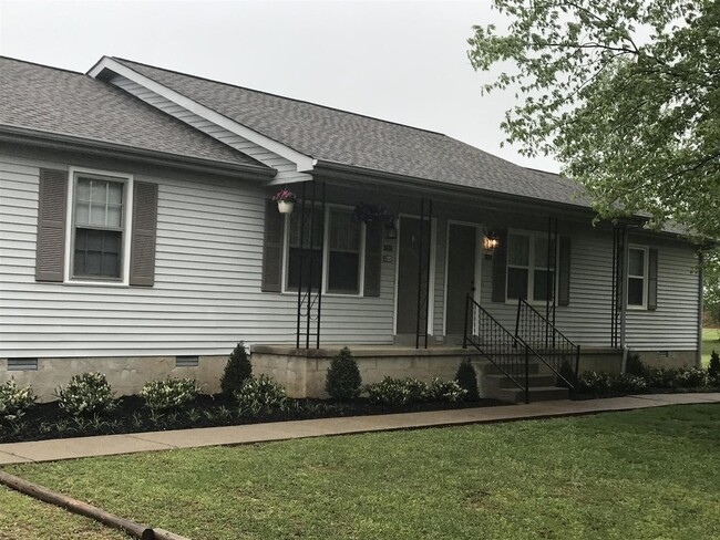 Building Photo - One Level 2 Bedroom Duplex in Murfreesboro!