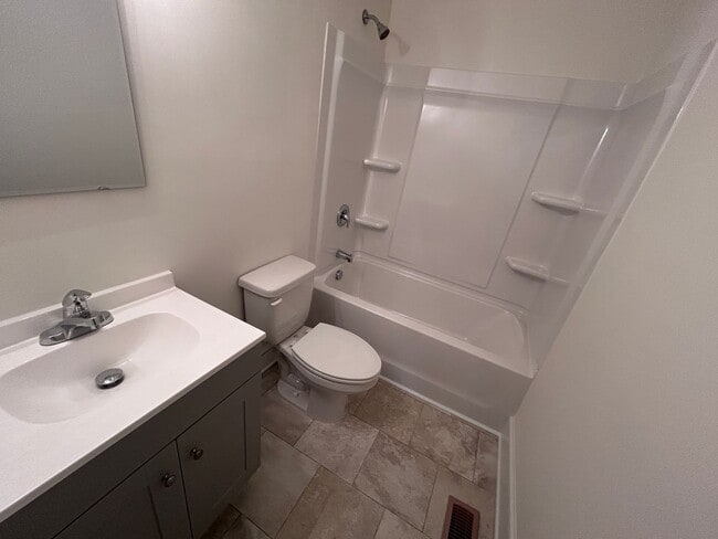 Building Photo - Great central Greensboro location with a detached 2 car garage space! Near UNCG