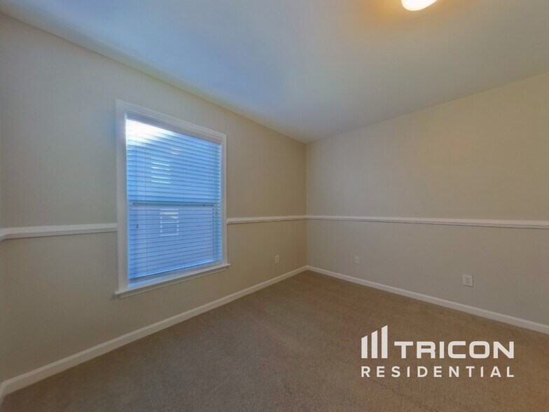 Building Photo - 188 Longwood Crossing