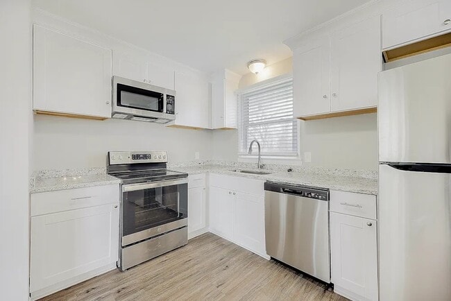 Building Photo - 721 Winthorne Dr
