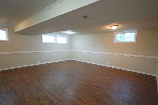 Building Photo - 3 Bedroom 2 Bathroom 2 Stall Attached Garage - Boone Iowa