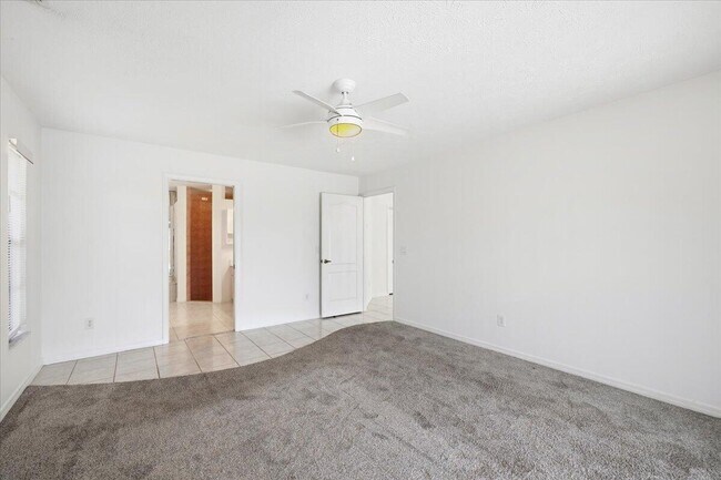 Building Photo - 1902 SE Gaskins Cir