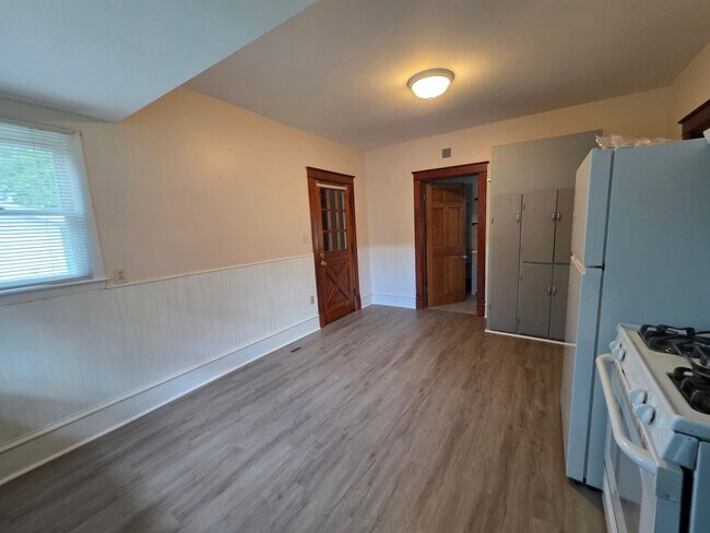 Building Photo - 4 Bed 2 Bath Single Family Home in Wisconsin Rapids