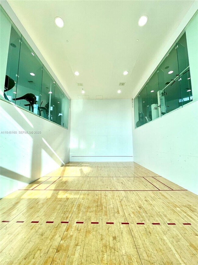 Building Photo - 350 S Miami Ave