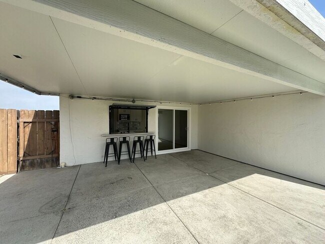 Building Photo - 731-731 Reef Dr