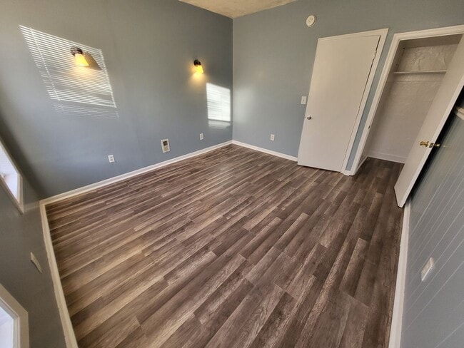 Building Photo - 3Br/1Ba Townhouse