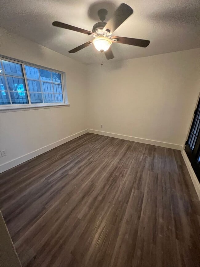 Building Photo - Cool home in East Austin - Don't Miss this...