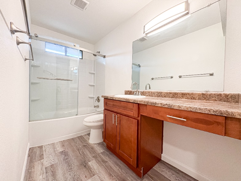 Building Photo - 515 E Dunbar Dr