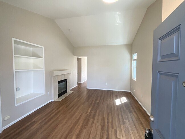 Building Photo - 3 Bedroom Home Available Near S Powers Blv...
