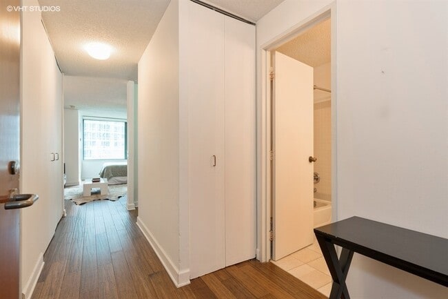 Building Photo - 480 N McClurg Ct