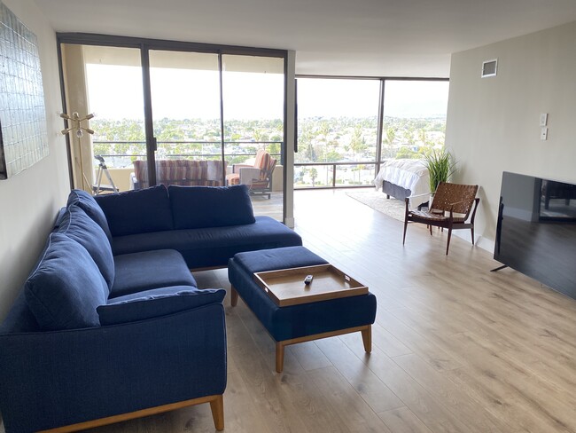 Building Photo - 4265 Marina City Dr