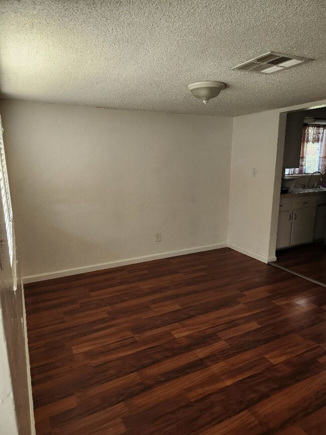 Building Photo - NE Home with pool for rent