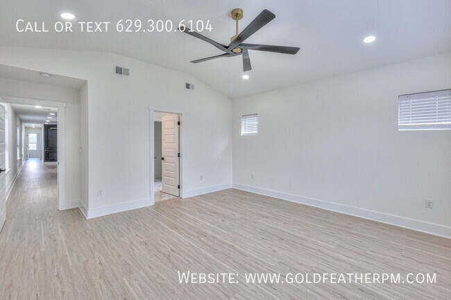 Building Photo - 402B E Trinity Ln-