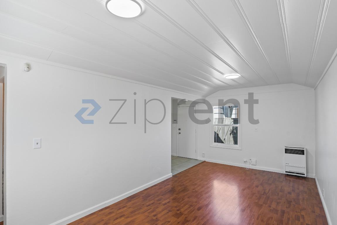 Building Photo - Unit