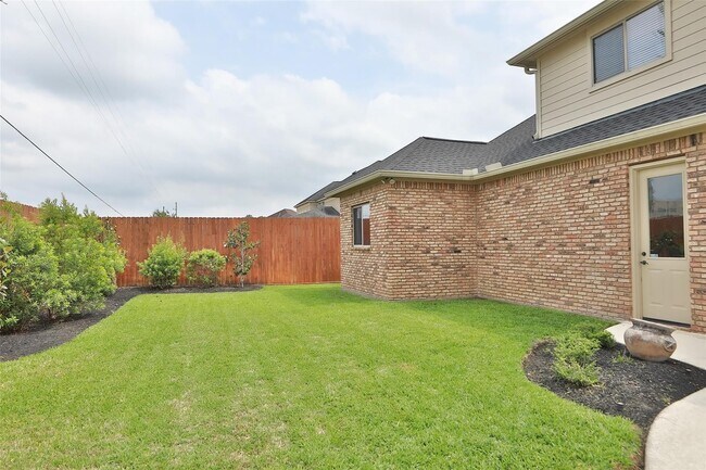 Building Photo - 13810 Nathan Ridge Ln
