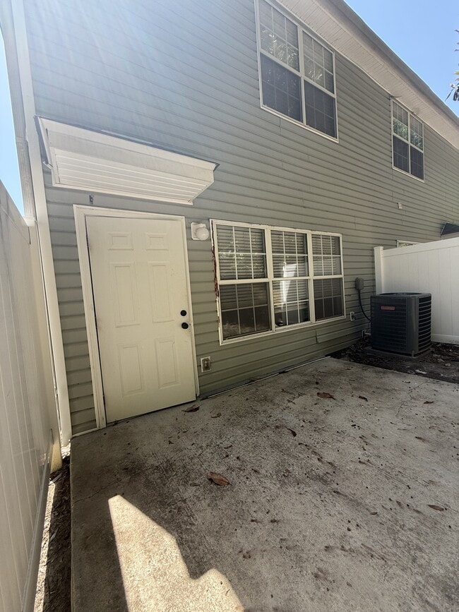 Building Photo - 1529 Crescent Hills Dr