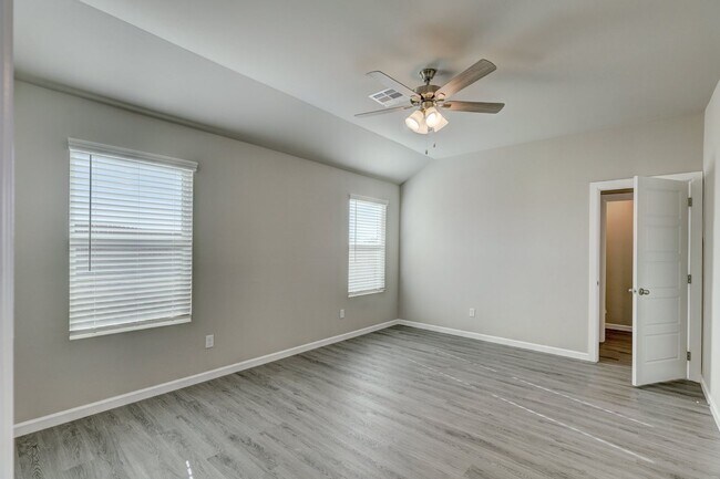 Building Photo - Newer Home For Rent  in Mustang Schools! 3...
