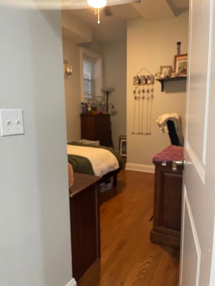 Building Photo - 1025 N Wood St