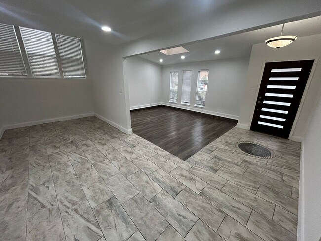 Building Photo - 2905 Spring Brook Dr