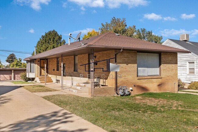 Primary Photo - Quincy Duplex