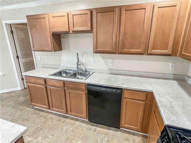 Building Photo - 6205 Tree Ridge Dr N W