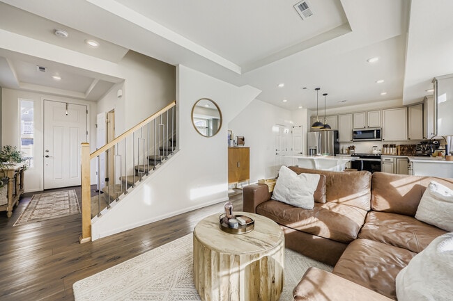 Building Photo - 1116 Highlands Dr