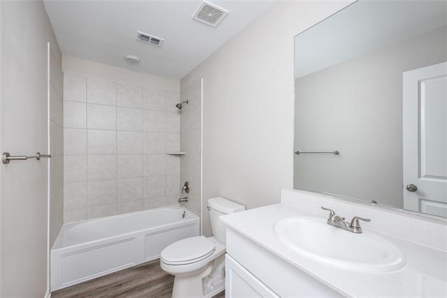 Building Photo - 7601 Bluebell Ln