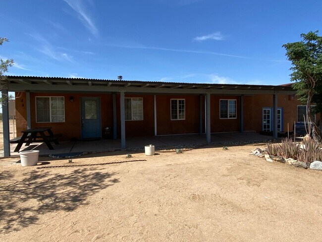 Building Photo - Charming 3-Bedroom Home for Rent in Landers, CA w SPA