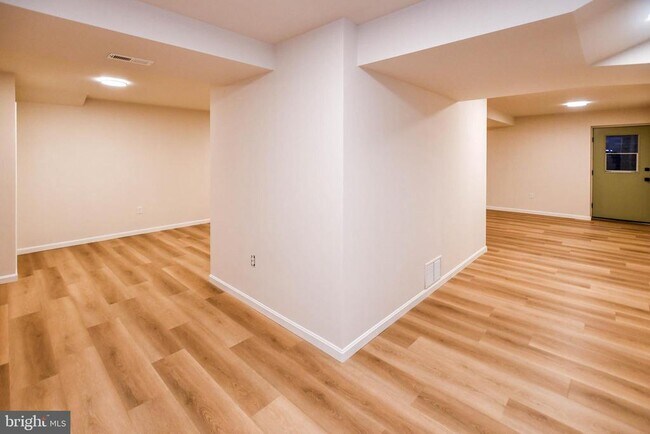 Building Photo - 1423 Albert Dr