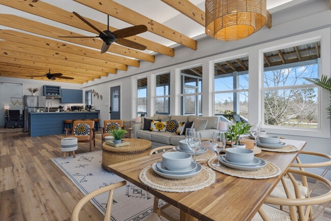 Building Photo - 304 Tide St