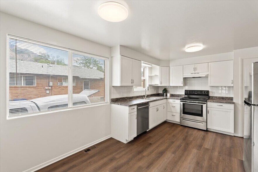 Building Photo - 775 1st St