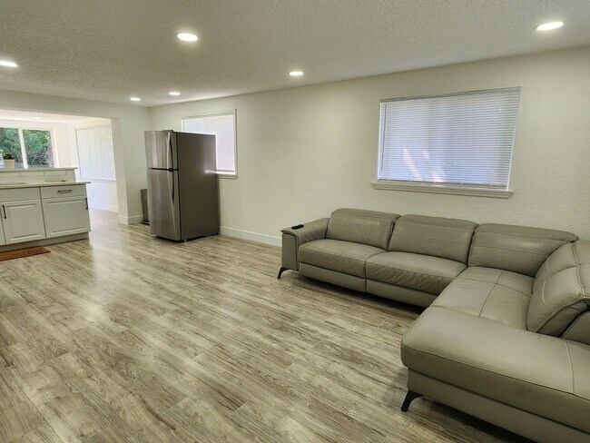 Building Photo - Fully updated 3-bedroom, 2-bath home