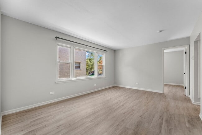 Building Photo - 740 E North Broadway St