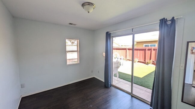 Building Photo - Excellent Location in Mira Mesa!