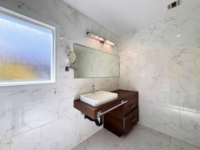 Building Photo - 869 S Euclid Ave