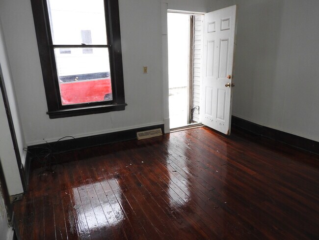 Building Photo - 310 Gold Ave NW