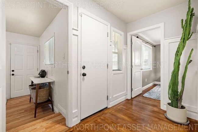 Building Photo - Welcome to this stunning 4-bedroom, 2-bath...