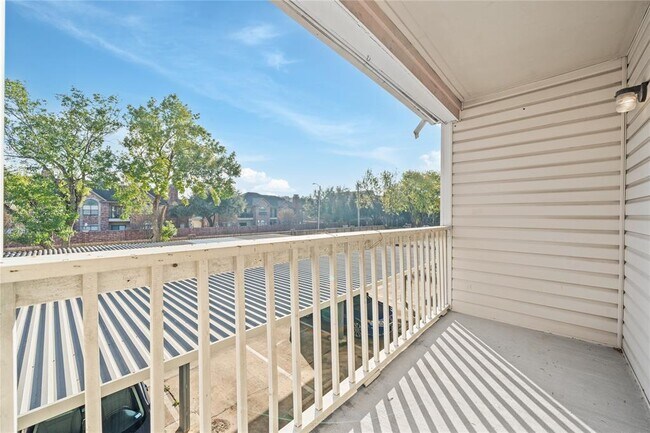 Building Photo - 2750 Holly Hall St