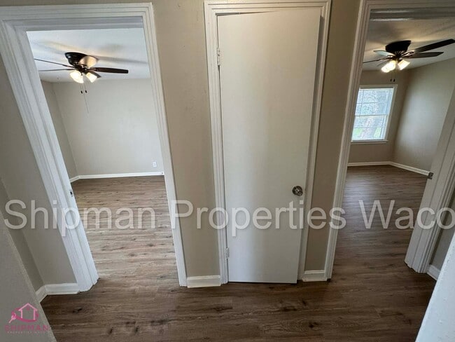 Building Photo - 1106 N 60th St