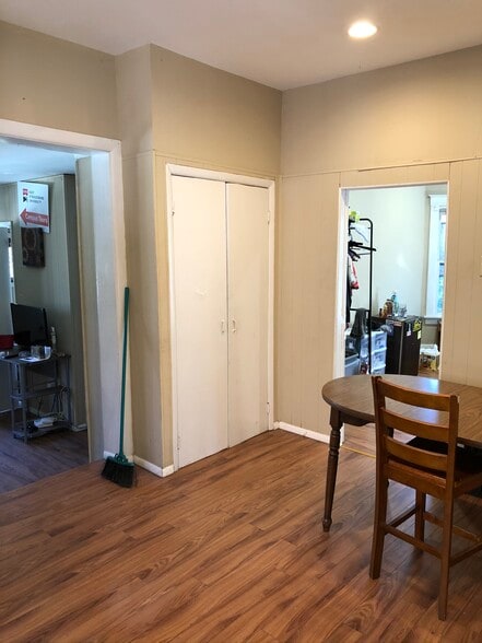 Building Photo - 130 Ridgeway St