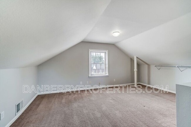 Building Photo - 347 Darrow Ave