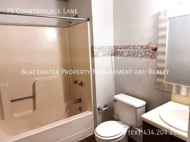 Building Photo - 2 Bedroom Townhome in Countryplace!