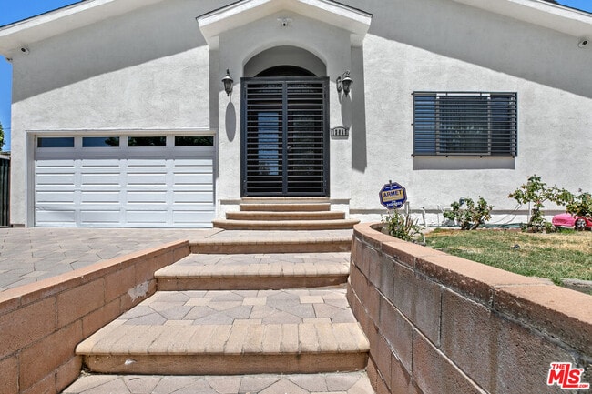 Primary Photo - 12643 Archwood St