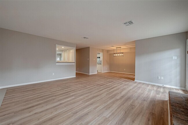 Building Photo - 14736 Perthshire Rd