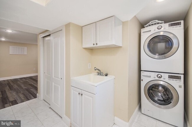 Building Photo - 320 Wesmond Dr
