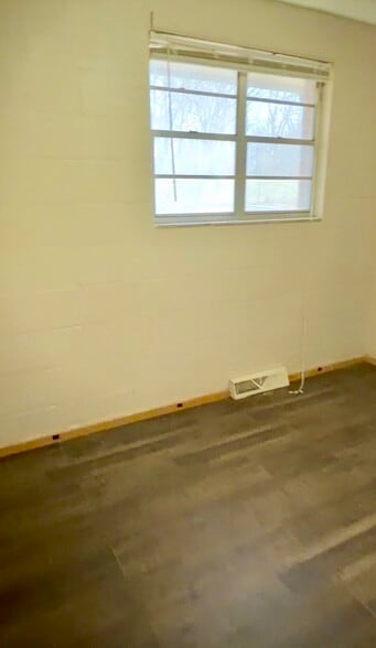 Building Photo - 9311 E 9th St S