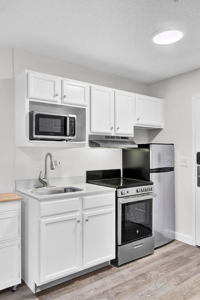 Building Photo - FIRST MONTH FREE- STUDIO APT- Available 1/...