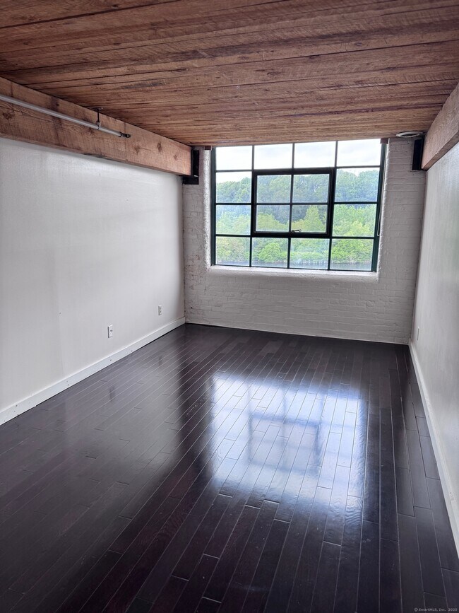 Building Photo - 68 Thermos Ave